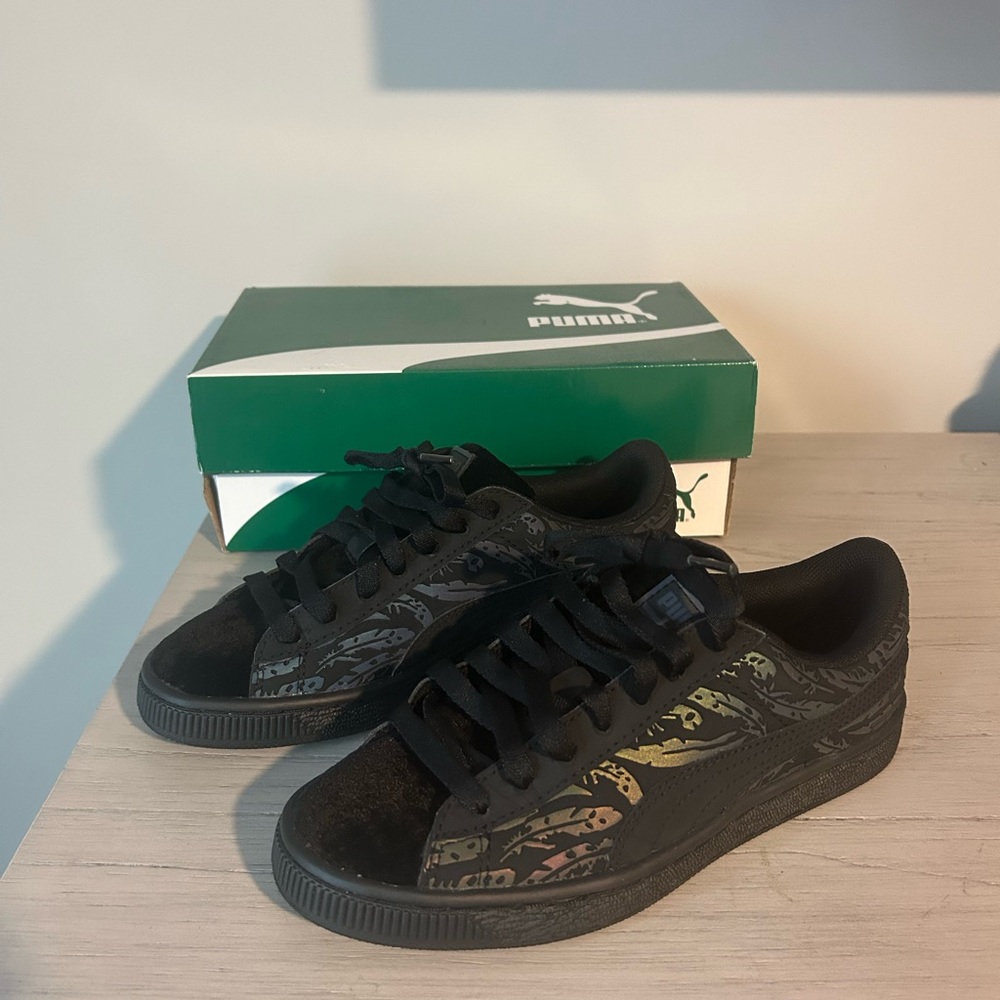 *NEW* PUMA Women’s Size 5.5 Black Reflective Basket Swan Shoes